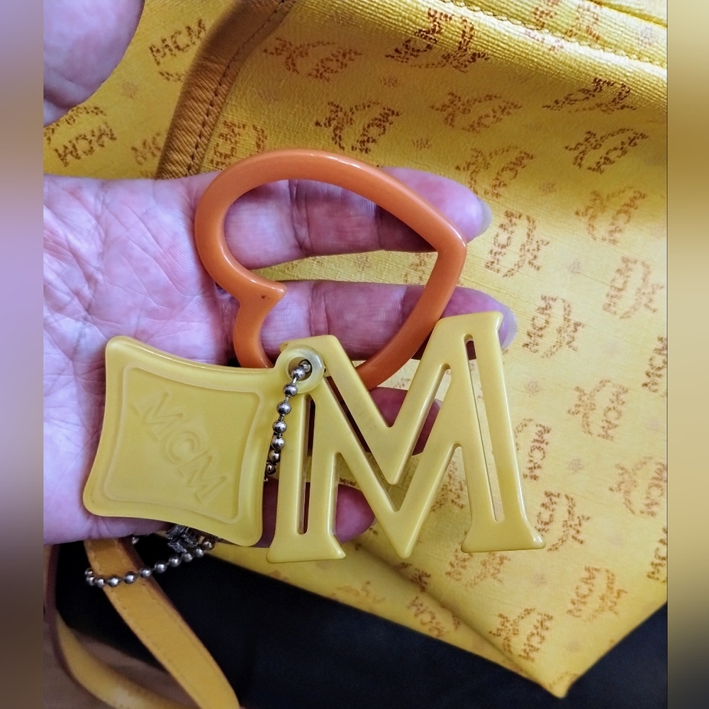 MCM Yellow Tote Bag with Iconic Monogram Pattern - Picture 4 of 13